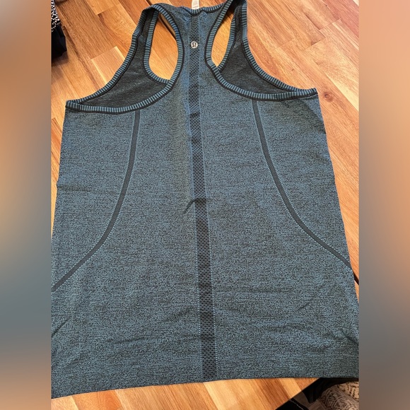 Lululemon tank top - Picture 2 of 3